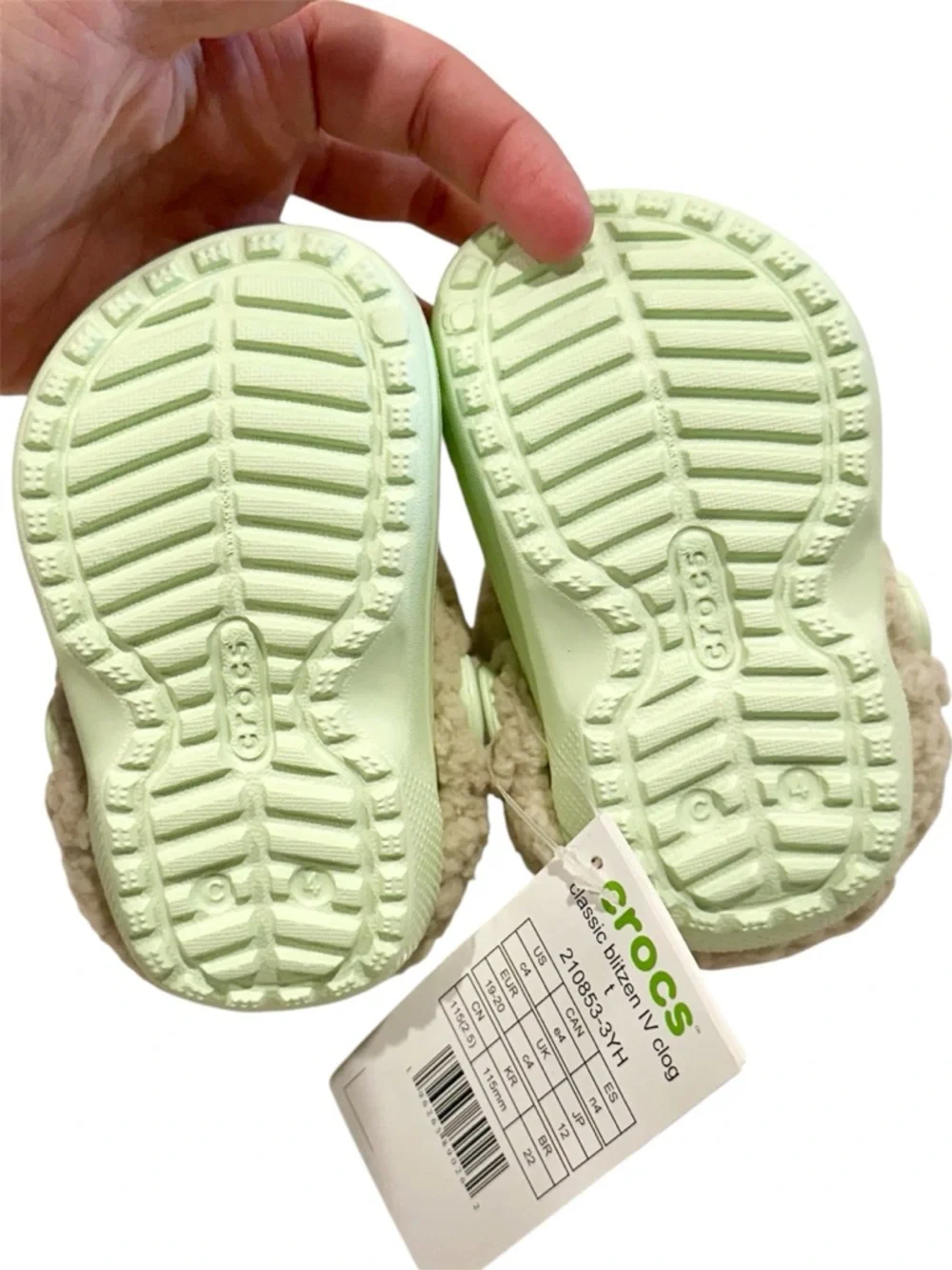 NWT Crocs Classic Blitzen IV Clog K Lime Green Fuzzy Lined Kids Shoes - Size: C4